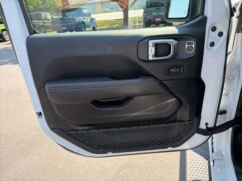 Used 2021 Jeep Wrangler Unlimited Sahara w/ Dual Top Group AWD/4WD image 14