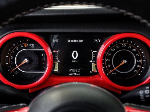 Used 2022 Jeep Wrangler Unlimited Sahara w/ Cold Weather Group image 28