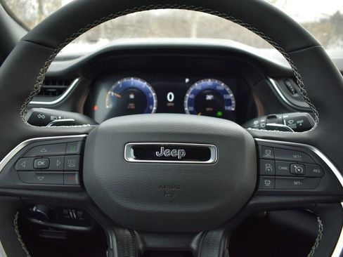 New 2025 Jeep Grand Cherokee Altitude AWD/4WD image 15