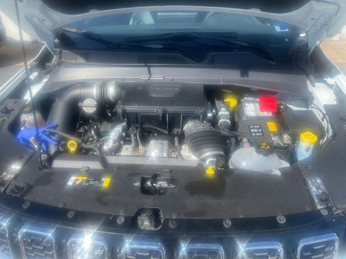 Used 2025 Jeep Compass Limited image 33