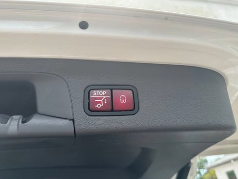 Used 2020 Mercedes-Benz GLS 450 4MATIC image 32