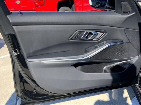 Certified 2025 BMW 330i Sedan image 25