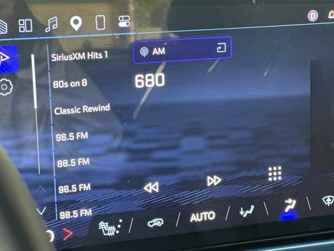 Used 2024 Chevrolet Equinox EV LT FWD image 26