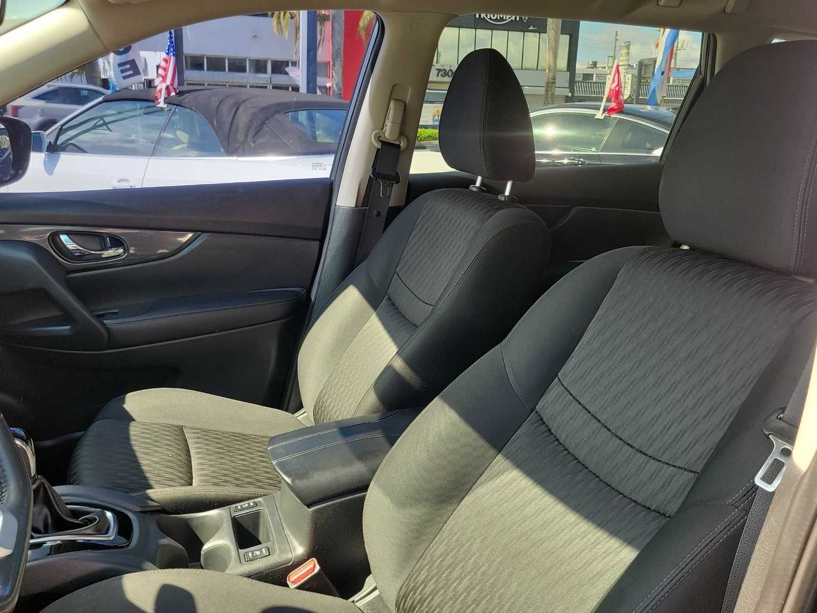 Used 2018 Nissan Rogue SV w/ Premium Package FWD image 13