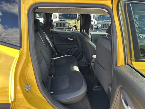 Used 2023 Jeep Renegade Trailhawk image 15