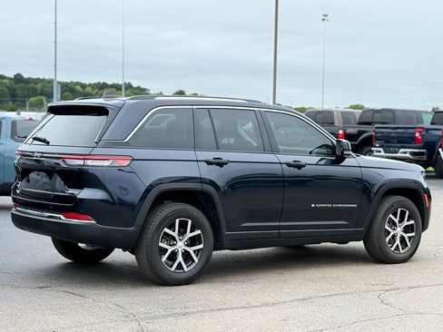 Used 2023 Jeep Grand Cherokee Limited AWD/4WD image 37