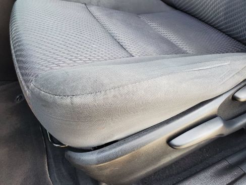 Used 2019 Toyota Highlander LE FWD image 16