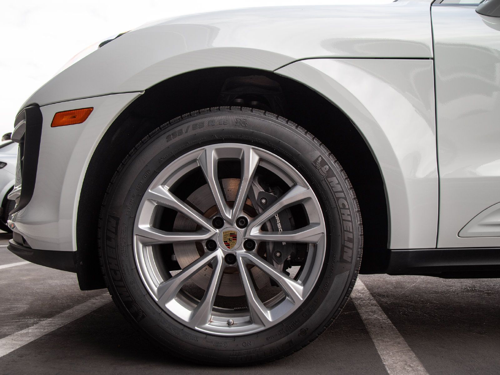Certified 2026 Porsche Macan AWD/4WD image 11