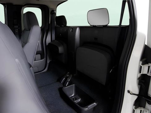 Used 2024 Nissan Frontier S w/ Technology Package image 13