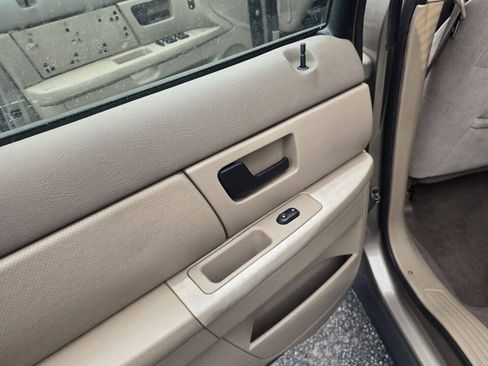 Used 2003 Ford Taurus SES FWD image 15