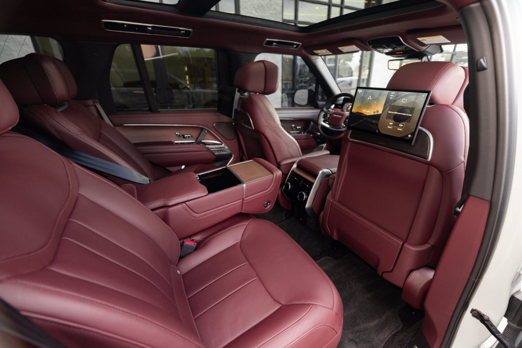 Used 2024 Land Rover Range Rover Autobiography AWD/4WD image 21
