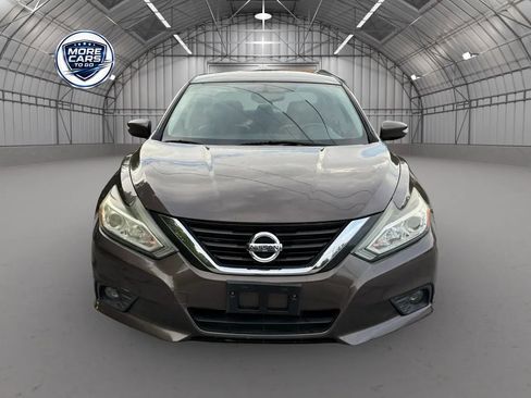 Used 2017 Nissan Altima 2.5 SL w/ Moonroof Package FWD image 1