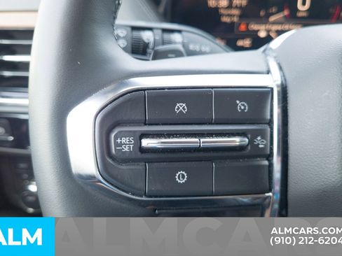 Used 2025 GMC Yukon XL Denali AWD/4WD image 12