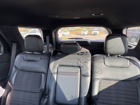 Used 2025 Ford Explorer ST-Line w/ ST-Line Street Pack image 13