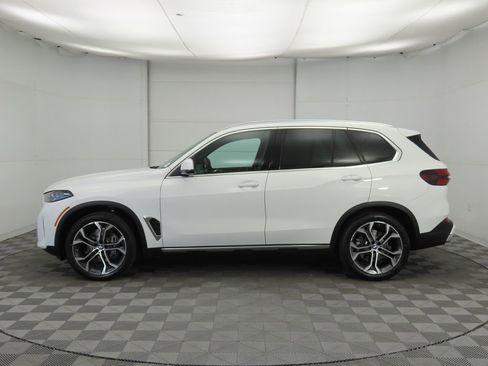 New 2026 BMW X5 xDrive40i w/ Climate Comfort Package image 8