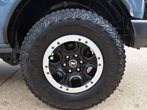 Used 2023 Ford Bronco Outer Banks w/ Sasquatch Package AWD/4WD image 13