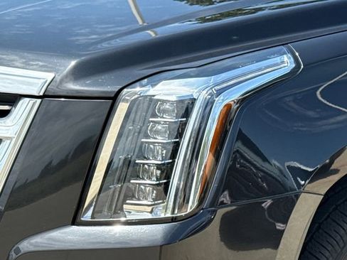 Used 2019 Cadillac Escalade ESV Platinum AWD/4WD image 4
