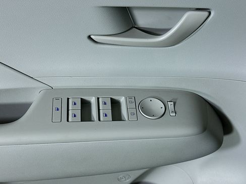 Used 2025 Hyundai Kona SEL FWD image 14