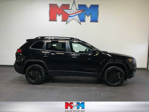 Used 2023 Jeep Cherokee Altitude Lux image 1