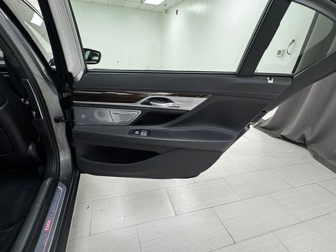 Used 2019 BMW 750i xDrive w/ Executive Package image 15