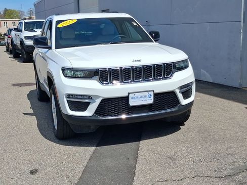 Used 2023 Jeep Grand Cherokee Limited w/ Luxury Tech Group II image 3