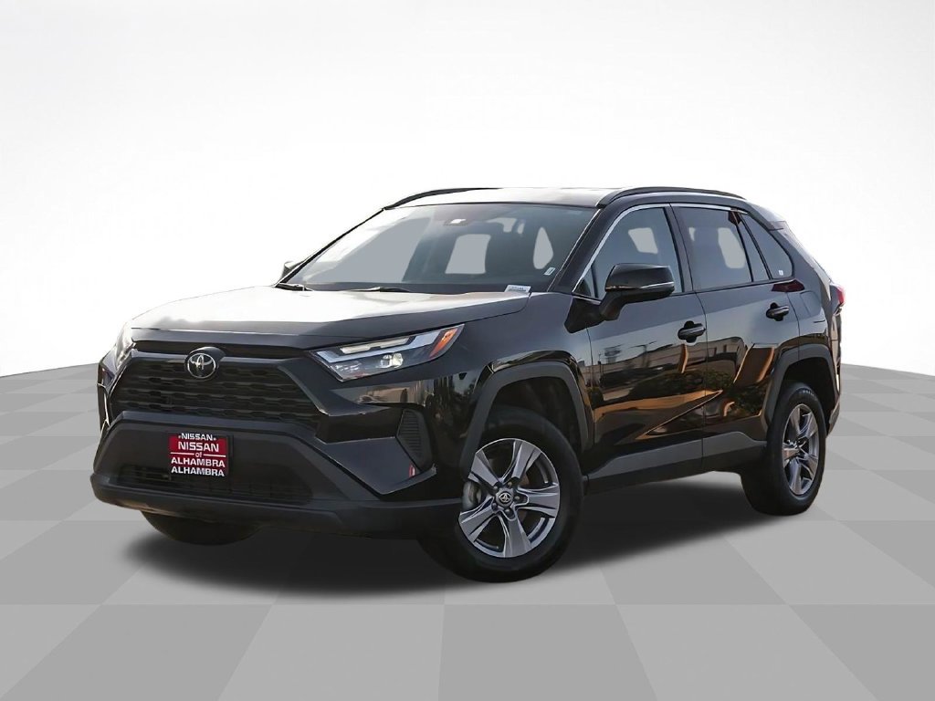 Used 2024 Toyota RAV4 XLE AWD/4WD image 2