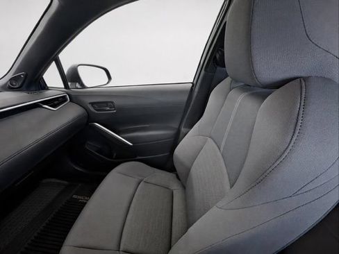 Used 2023 Toyota Corolla Cross AWD Hybrid w/ Moonroof Package image 17