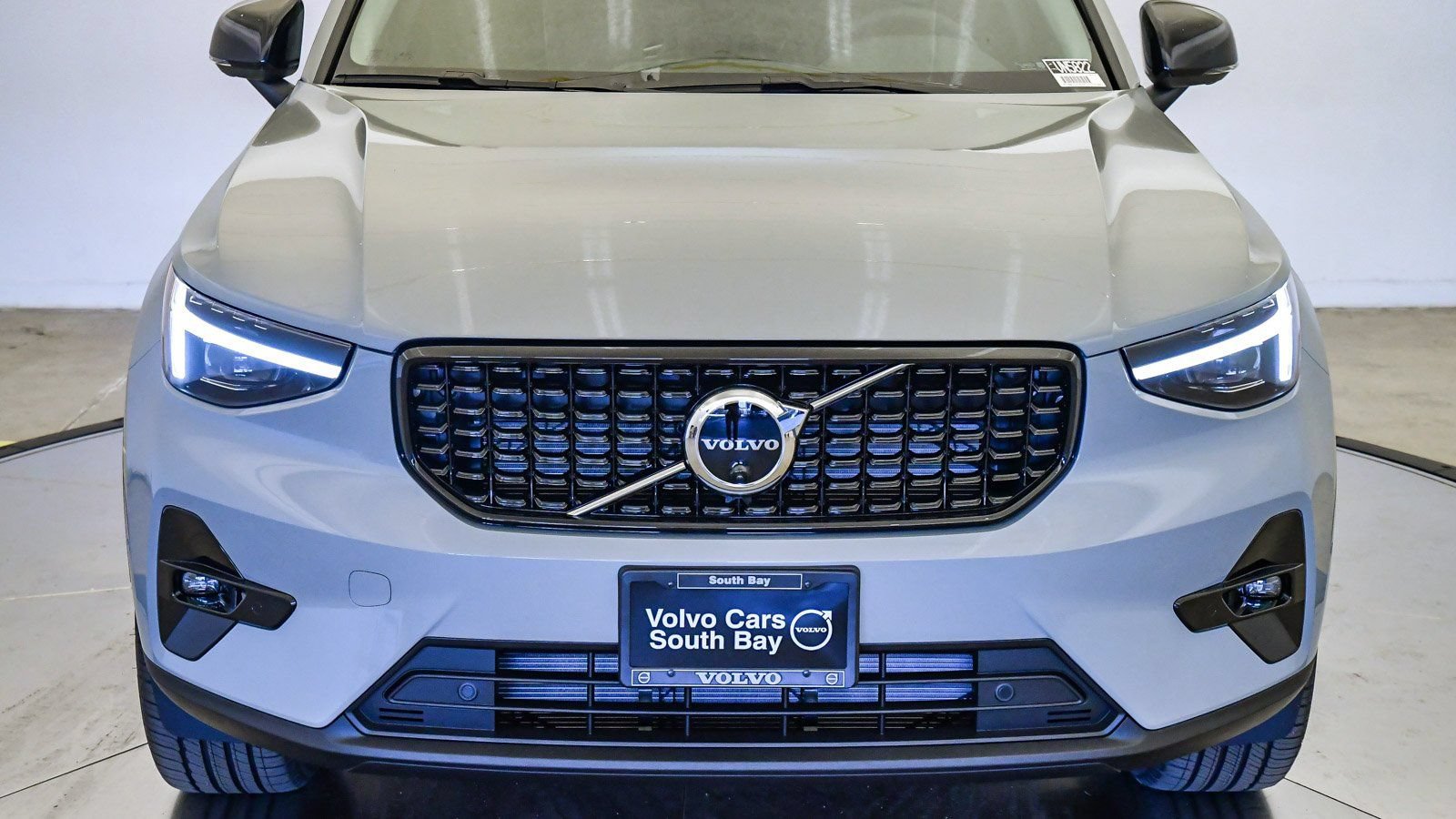 Certified 2026 Volvo XC40 B4 Plus w/ Climate Package FWD image 8