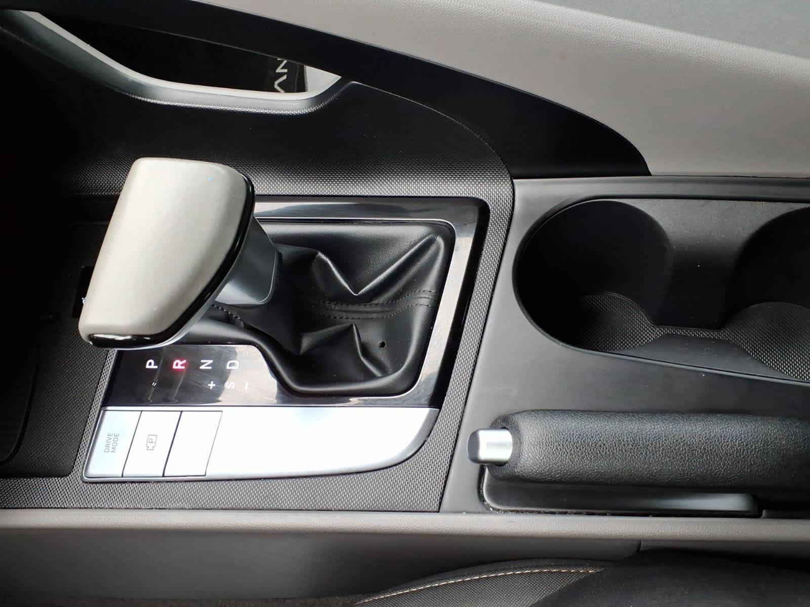 Used 2025 Hyundai Elantra Sport FWD image 23