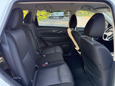 Used 2019 Nissan Rogue SV FWD image 10