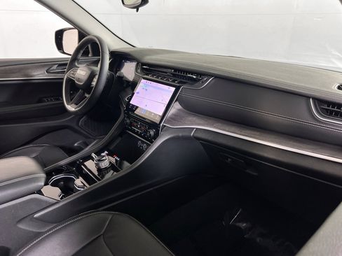 Used 2023 Jeep Grand Cherokee Limited image 28