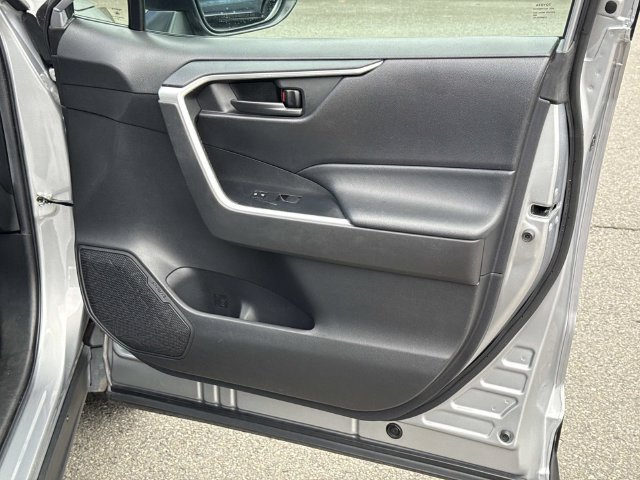 Used 2022 Toyota RAV4 LE AWD/4WD image 8