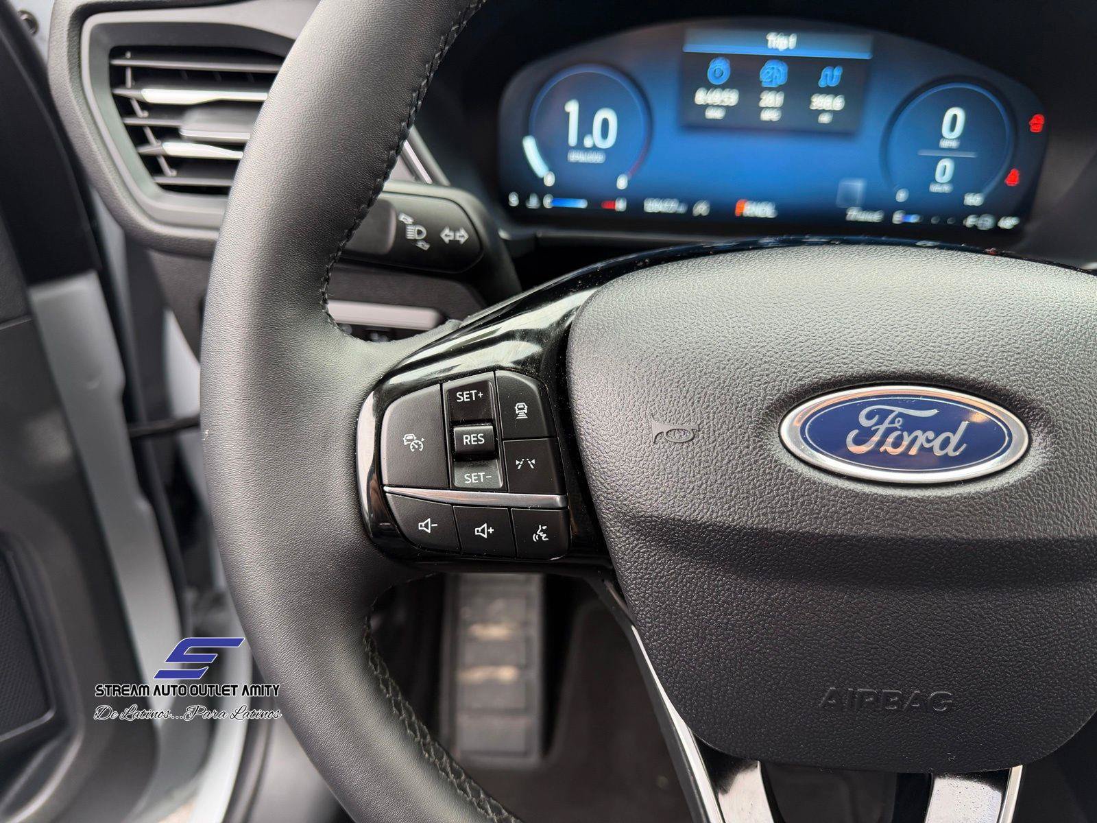 Used 2025 Ford Escape Platinum AWD/4WD image 31