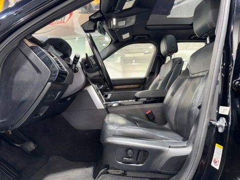 Used 2018 Land Rover Discovery HSE image 9