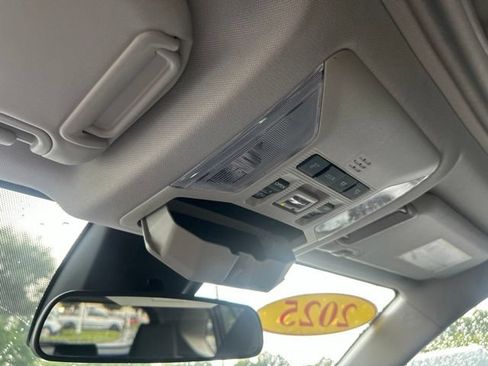 Used 2025 Toyota RAV4 XLE FWD image 31
