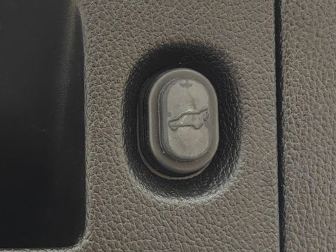 Used 2018 Chevrolet Tahoe Premier AWD/4WD image 41