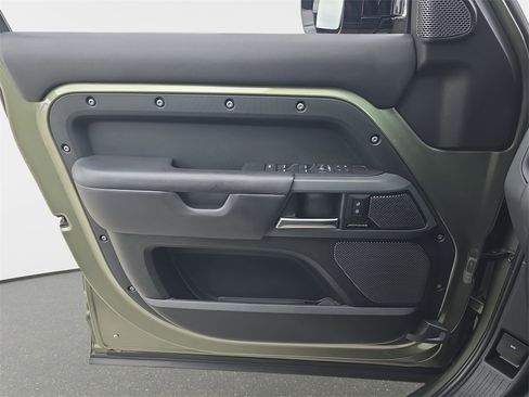 Certified 2023 Land Rover Defender 110 X-Dynamic SE image 28