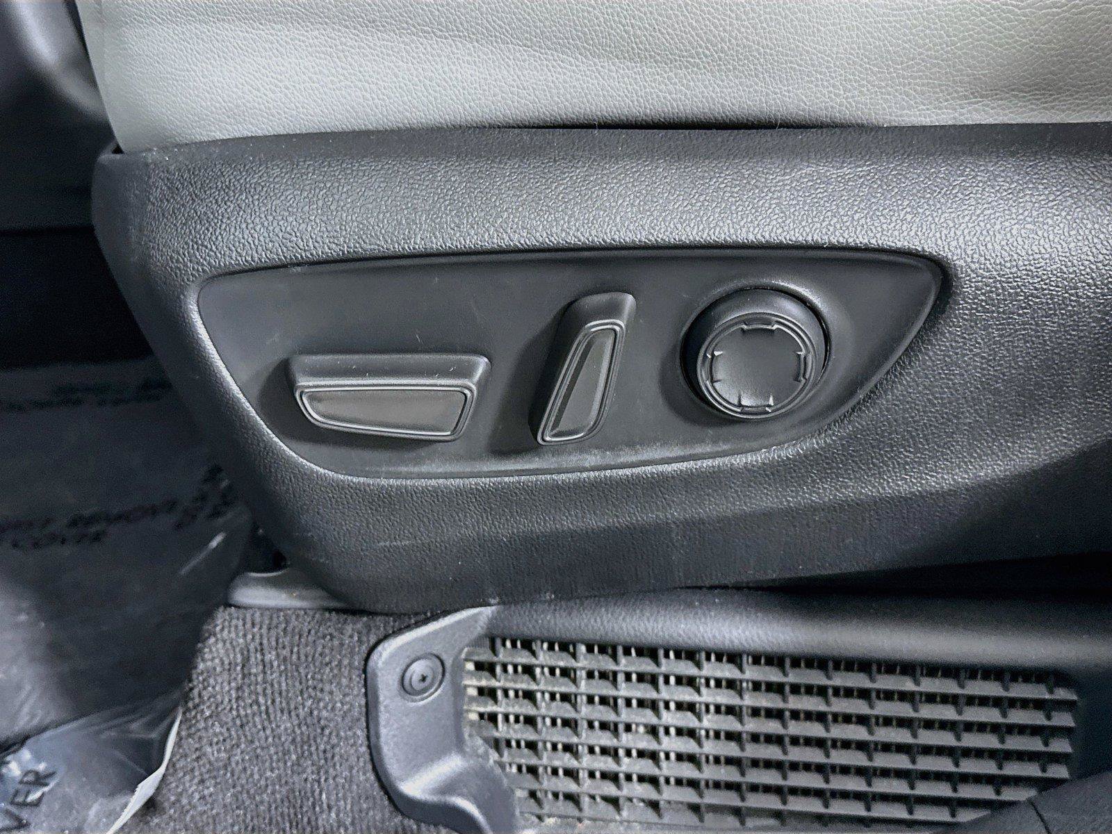 Certified 2025 Toyota Sienna XLE FWD image 30