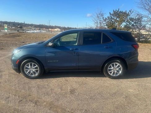 Used 2024 Chevrolet Equinox LS w/ LS Convenience Package image 4