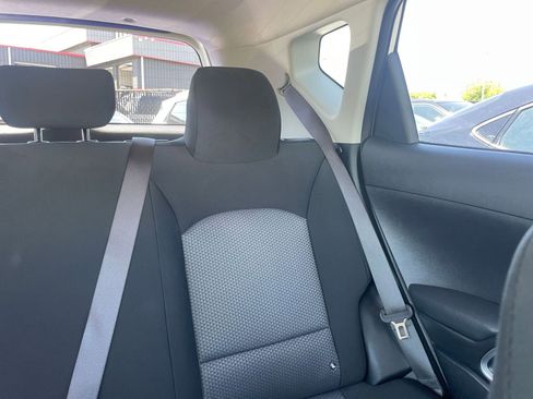 Used 2025 Kia Soul LX w/ LX Technology Package FWD image 32