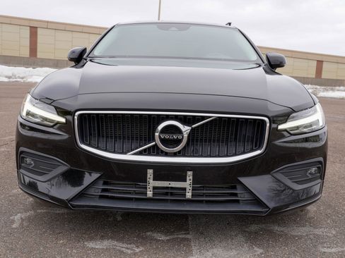 Used 2021 Volvo S60 T5 Momentum image 9