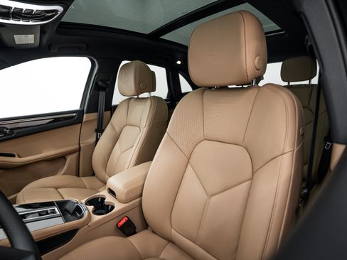Certified 2026 Porsche Macan AWD/4WD image 20
