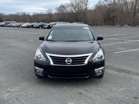 Used 2013 Nissan Altima 3.5 SV w/ Navigation Pkg image 2