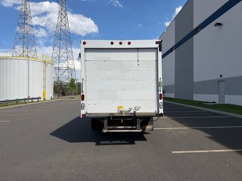 Used 2019 Ford E-350 and Econoline 350 Super Duty w/ Power Windows & Locks Group RWD image 10