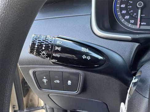 Used 2023 Hyundai Santa Cruz SE image 22