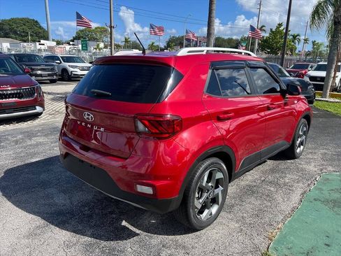 Used 2023 Hyundai Venue SEL FWD image 5