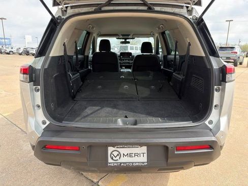 Used 2024 Nissan Pathfinder SV image 16