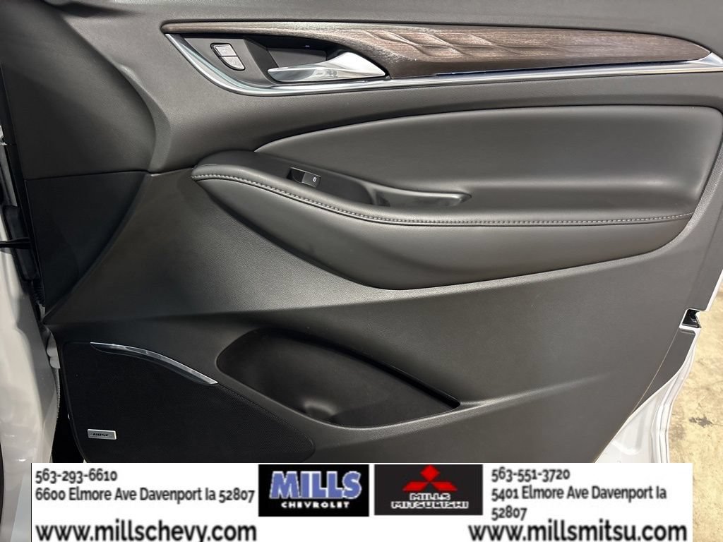 Used 2024 Buick Enclave Avenir w/ Avenir Technology Package AWD/4WD image 18