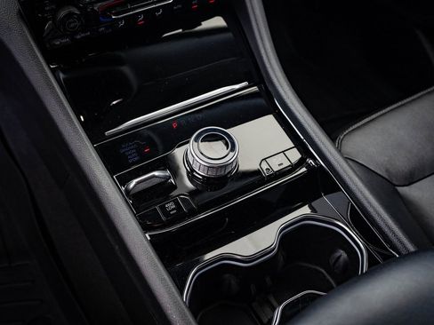 Used 2022 Jeep Grand Cherokee Limited 4xe image 32