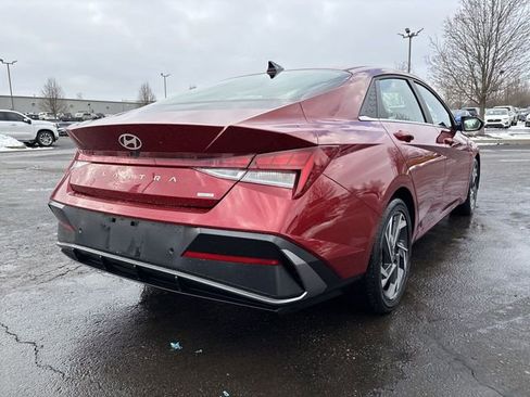 Used 2024 Hyundai Elantra Limited image 11